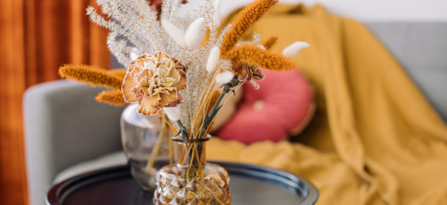 Flowers,In,Vase,On,Table,At,Stylish,Home,Interior.,Fall