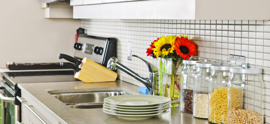 Modern,Small,Kitchen,Interior,With,Natural,Stone,Countertop