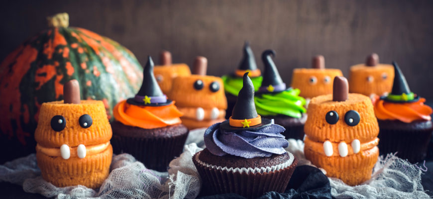 Scary,Halloween,Cup,Cakes,On,The,Table,selective,Focus