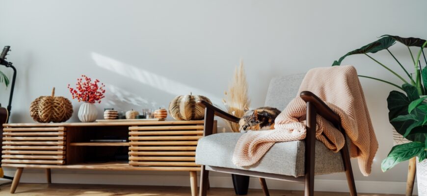 Stylish,Modern,Scandinavian,Interior,Of,Living,Room,With,Seasonal,Autumn