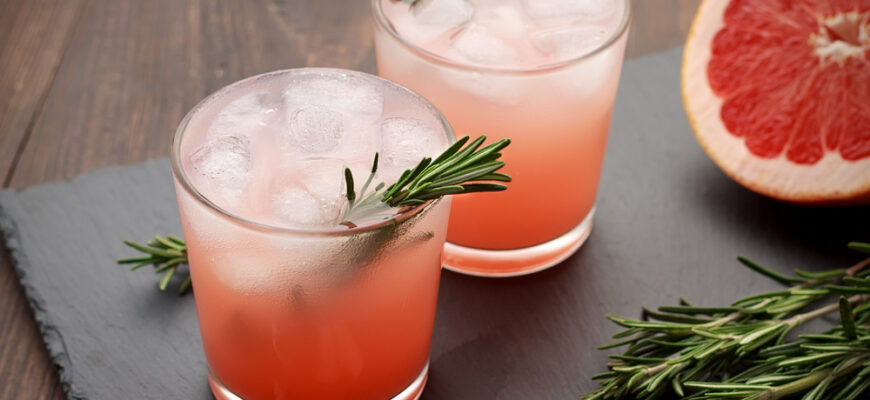 Refreshment,Grapefruit,Cocktail,With,Rosemary,On,Slate,Board.,Healthy,Citrus