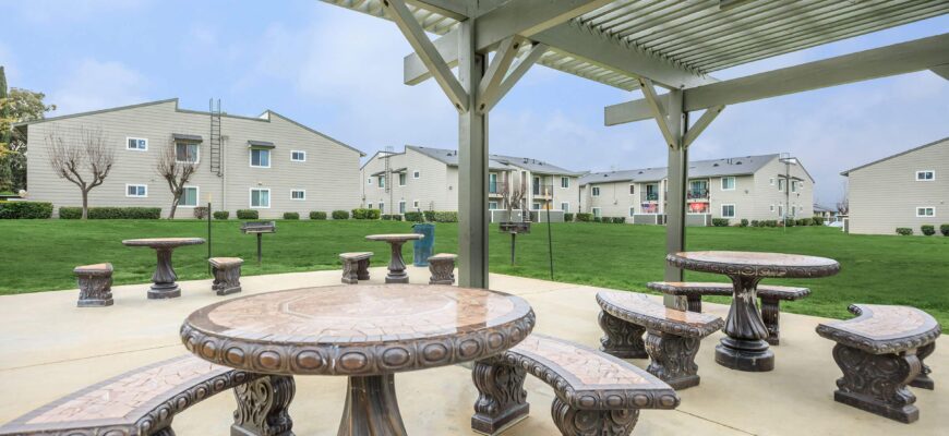 0outdoor seating
