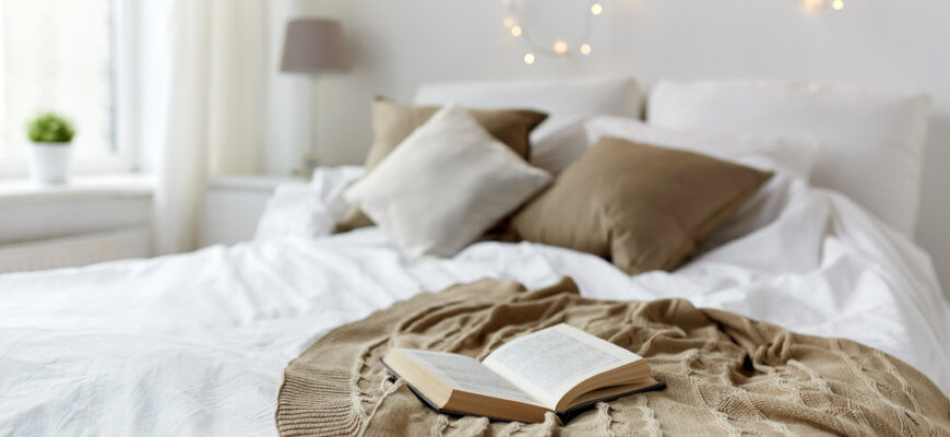 Coziness,,Comfort,,Interior,And,Holidays,Concept,-,Cozy,Bedroom,With