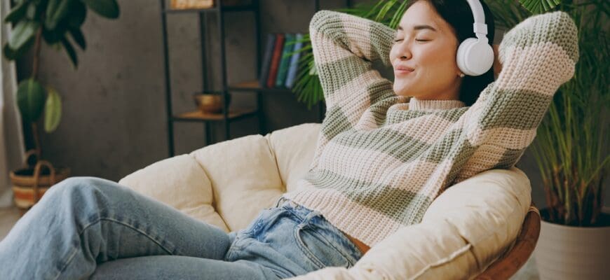 Side,View,Young,Calm,Woman,Wear,Casual,Clothes,Listen,Music