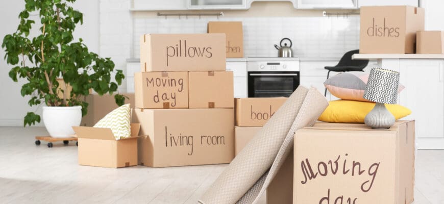 Cardboard,Boxes,And,Household,Stuff,In,Kitchen.,Moving,Day