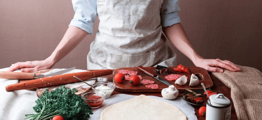 The,Chef,Makes,A,Pizza,Heart,For,The,Valentine's,Day